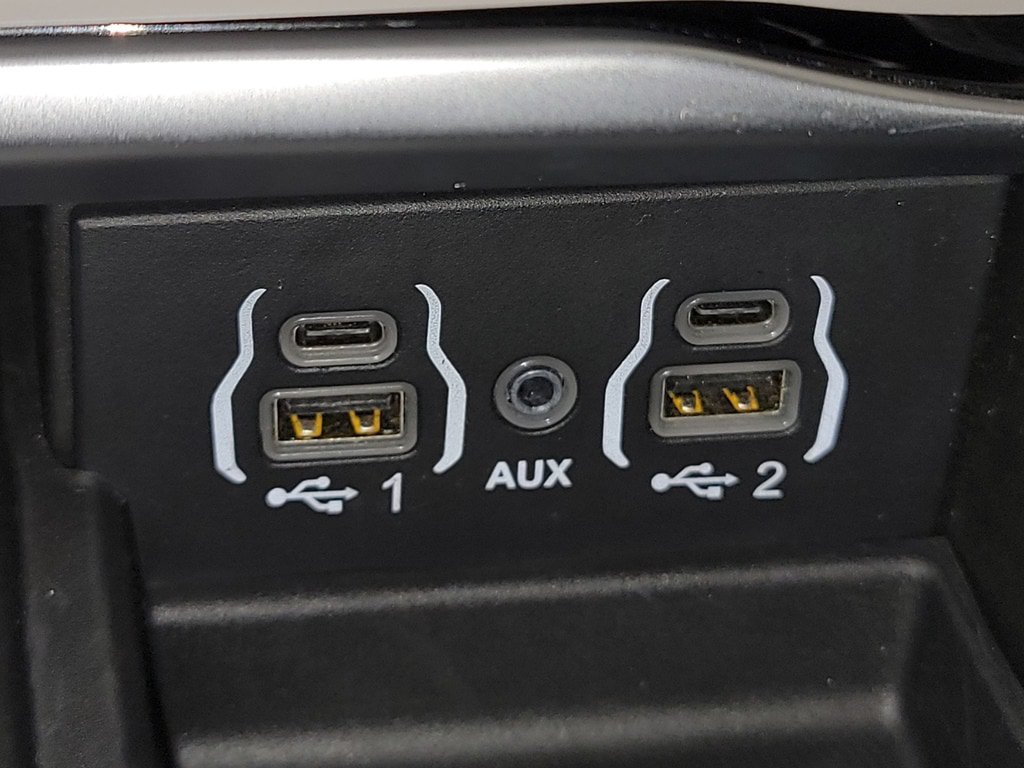 Used 2022 Chrysler Pacifica Limited FWD image 26