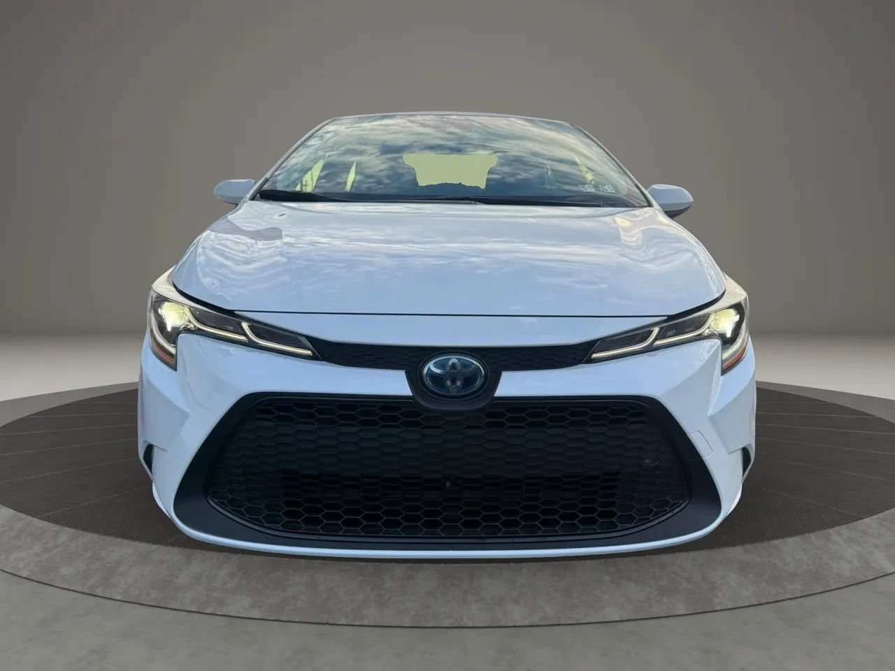 Used 2021 Toyota Corolla LE FWD image 3