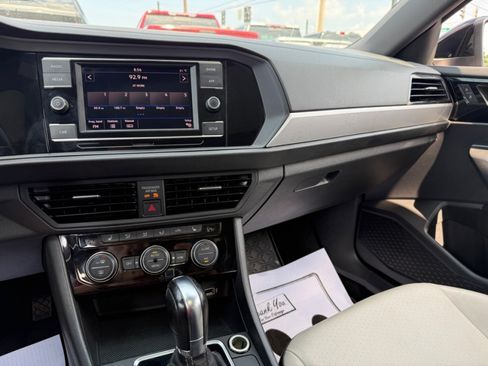 Used 2019 Volkswagen Jetta R-Line FWD image 12