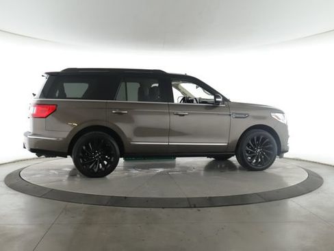 Used 2021 Lincoln Navigator Black Label w/ Special Edition Package AWD/4WD image 6