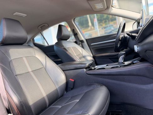 Used 2024 Nissan Altima 2.5 SR FWD image 14