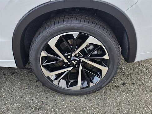 New 2025 Mitsubishi Outlander SEL image 9
