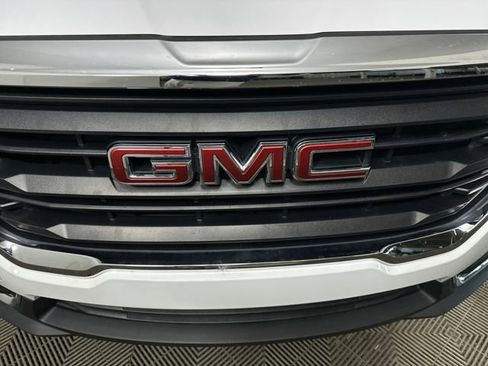 Used 2023 GMC Terrain SLE w/ Driver Convenience Package image 9