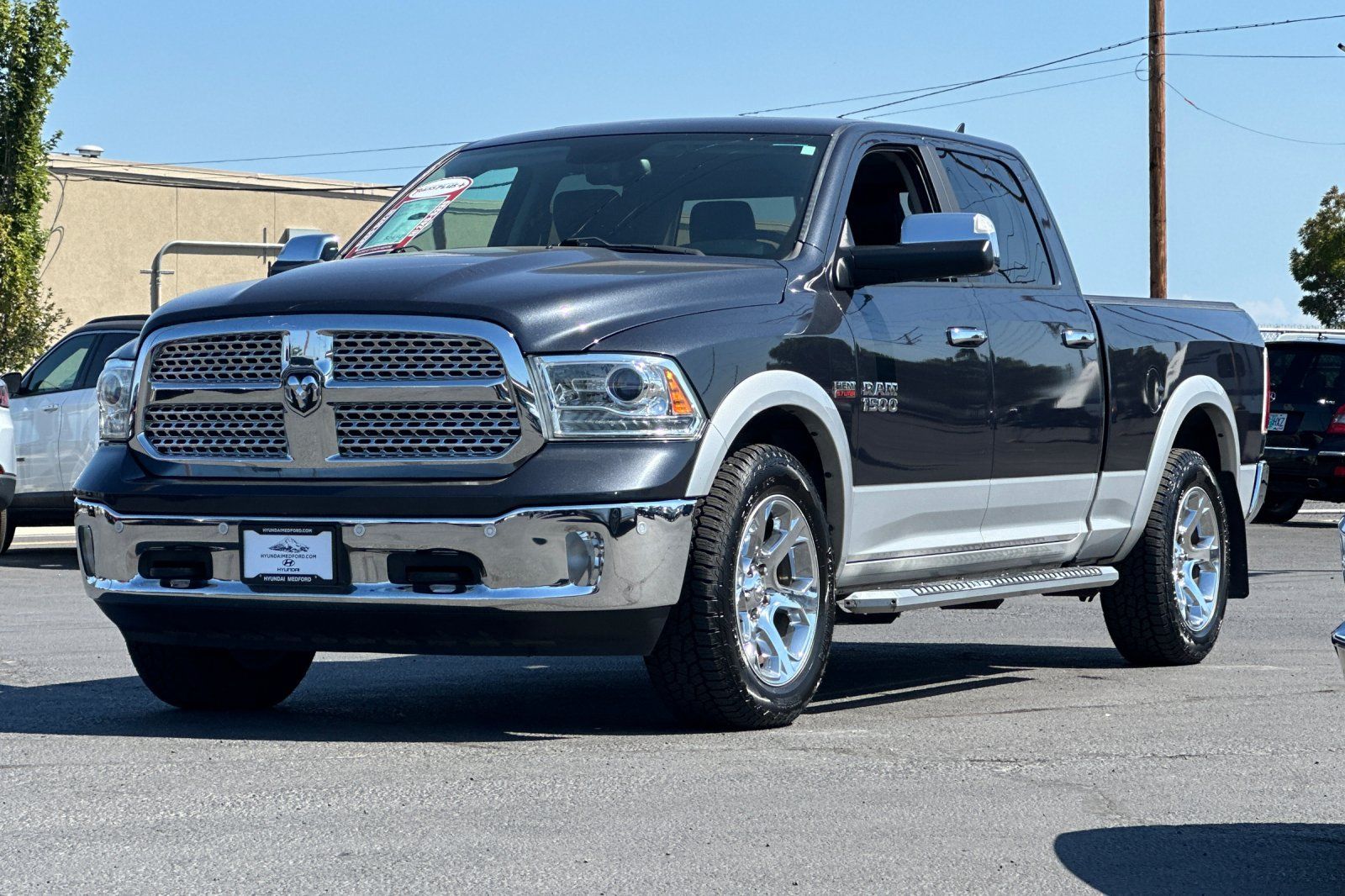 Used 2017 RAM 1500 Laramie w/ Convenience Group AWD/4WD image 8