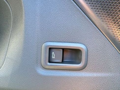 New 2026 Volkswagen Tiguan SE R-Line image 18