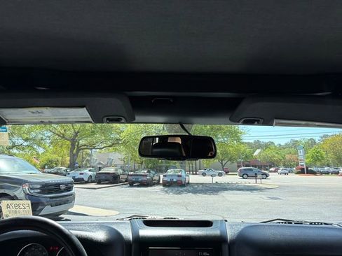 Used 2016 Jeep Wrangler Unlimited Rubicon w/ Connectivity Group AWD/4WD image 20