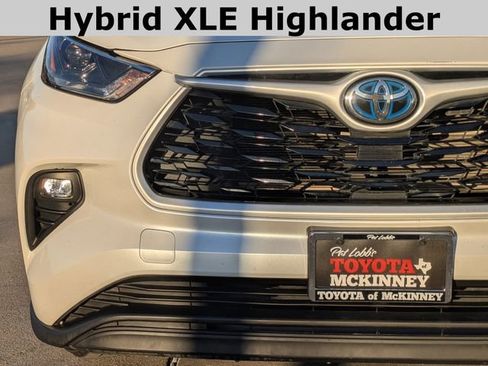 Used 2023 Toyota Highlander XLE image 3