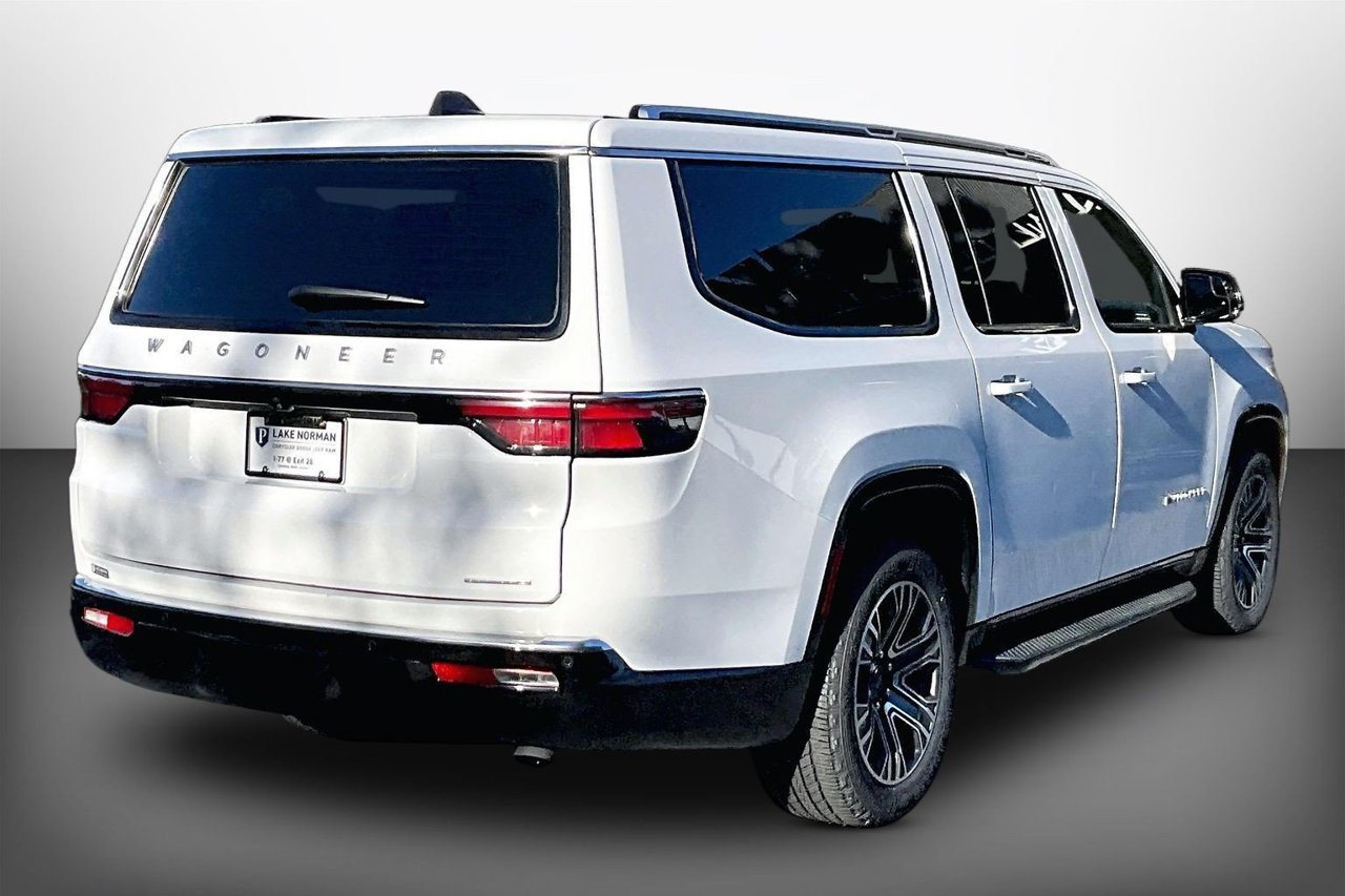 Certified 2024 Jeep Wagoneer L Series II AWD/4WD image 8