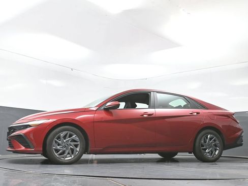 Used 2024 Hyundai Elantra SEL FWD image 28