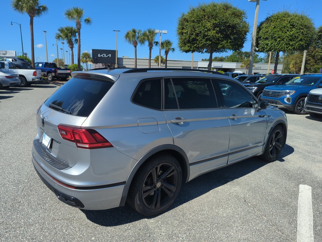 Used 2023 Volkswagen Tiguan SE R-Line FWD image 6