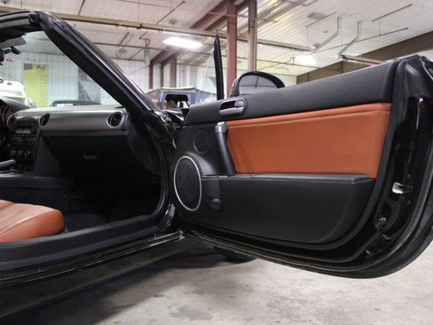 Used 2008 MAZDA MX-5 Miata Grand Touring w/ Premium Pkg image 34