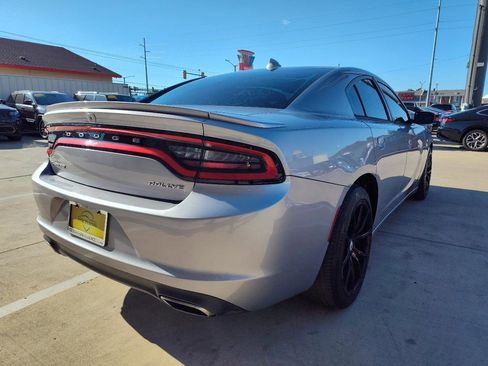 Used 2015 Dodge Charger SXT image 4