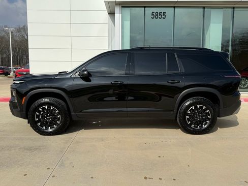 Used 2025 Chevrolet Traverse Z71 w/ Enhanced Driving Package image 2