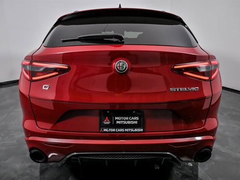 Used 2022 Alfa Romeo Stelvio Veloce image 9