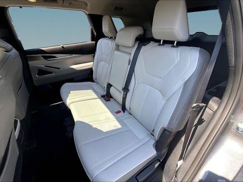 Certified 2026 INFINITI QX60 Luxe w/ Cargo Package AWD/4WD image 21