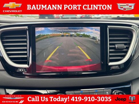 Used 2025 Chrysler Pacifica Select FWD image 21