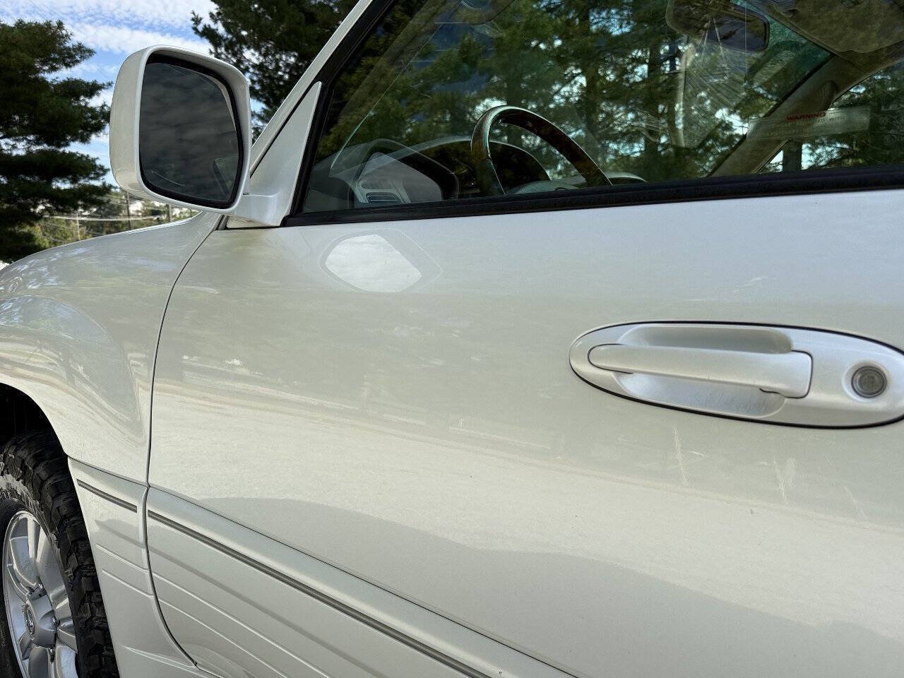 Used 2005 Lexus LX 470 4WD w/ Preferred Accessory Pkg image 21