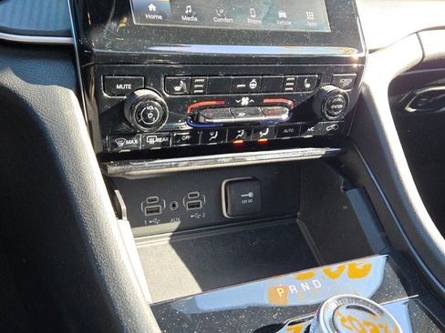 Used 2023 Jeep Grand Cherokee Altitude image 28