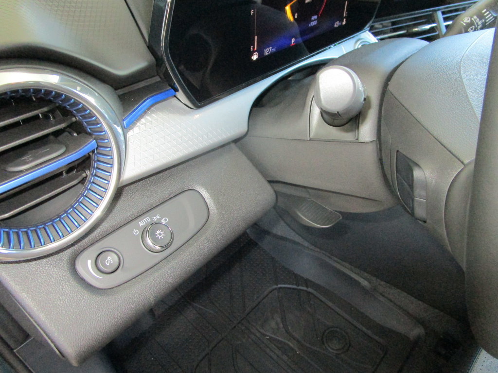 New 2026 Chevrolet Trax LT w/ LT Convenience Package FWD image 21