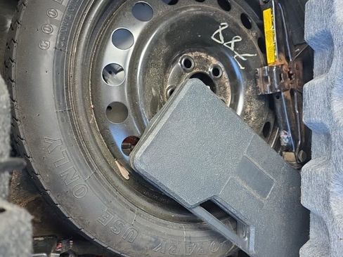 Used 2012 Dodge Challenger SXT image 15