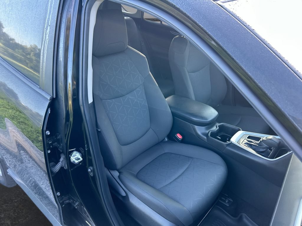 Used 2024 Toyota RAV4 XLE FWD image 32