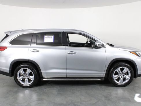 Used 2019 Toyota Highlander Limited image 14