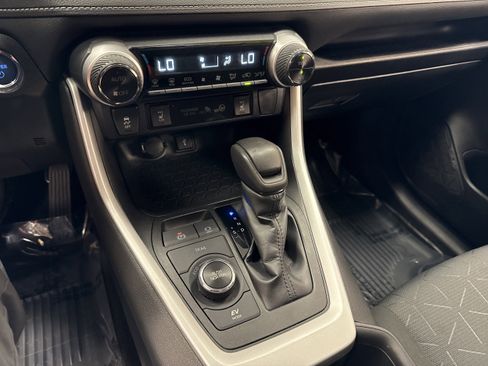 Used 2022 Toyota RAV4 XLE w/ XLE Grade Weather Package image 33