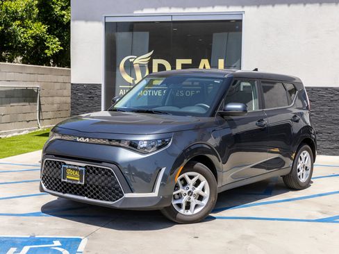 Used 2025 Kia Soul LX w/ LX Technology Package FWD image 6