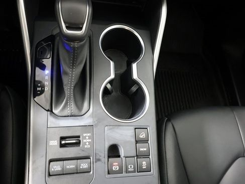 Used 2025 Toyota Highlander LE image 18