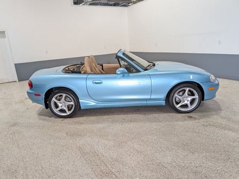 Used 2002 MAZDA MX-5 Miata LS RWD image 2