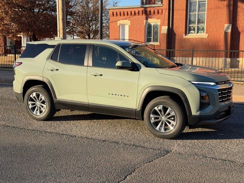 New 2026 Chevrolet Equinox LT image 2