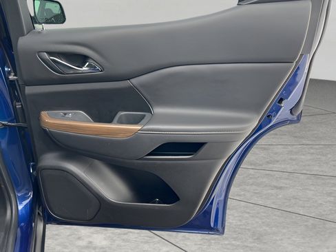 Used 2023 GMC Acadia SLE w/ Driver Convenience Package image 32