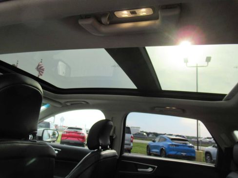 Used 2016 Ford Edge SEL w/ Equipment Group 201A AWD/4WD image 17
