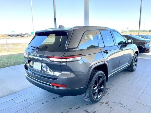 Used 2023 Jeep Grand Cherokee Altitude image 6