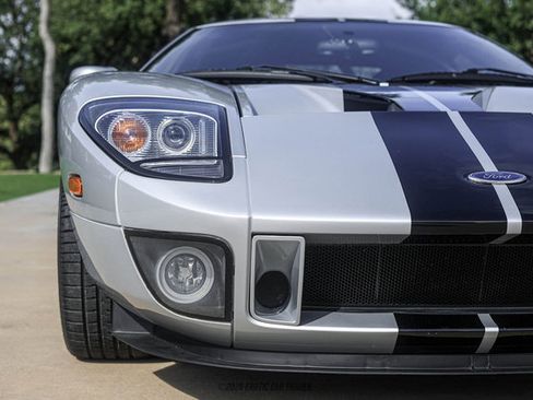 Used 2005 Ford GT RWD image 52