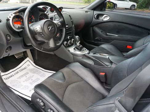 Used 2014 Nissan 370Z Touring RWD image 21