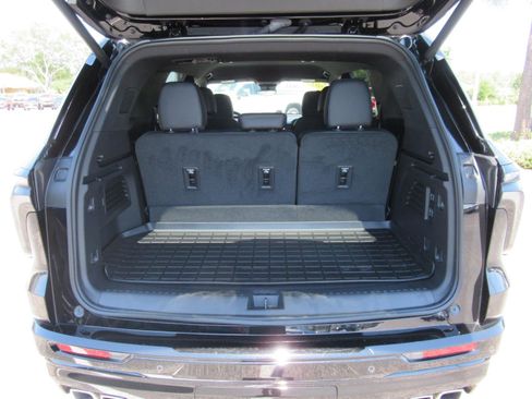 Used 2025 Chevrolet Traverse High Country FWD image 38