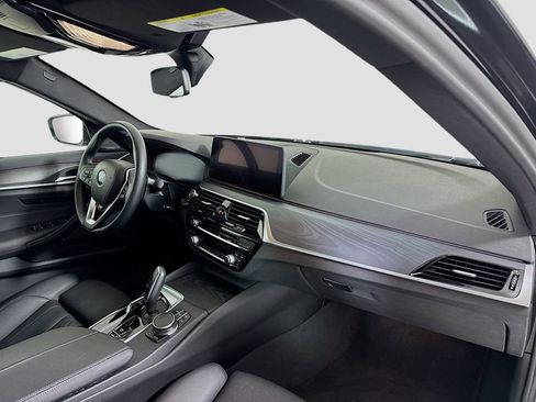 Used 2023 BMW 530i xDrive 530i xDrive w/ Premium Package image 29