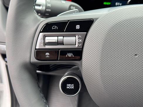 New 2025 Hyundai Ioniq 5 SE image 18