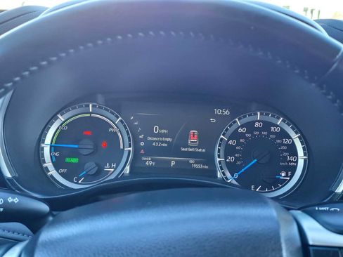 Used 2023 Toyota Highlander XLE image 27