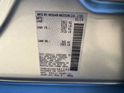Used 2024 Nissan Altima 2.5 SR w/ SR Premium Package FWD image 13