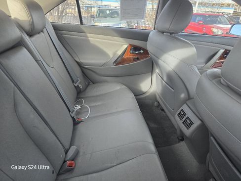 Used 2011 Toyota Camry LE image 7