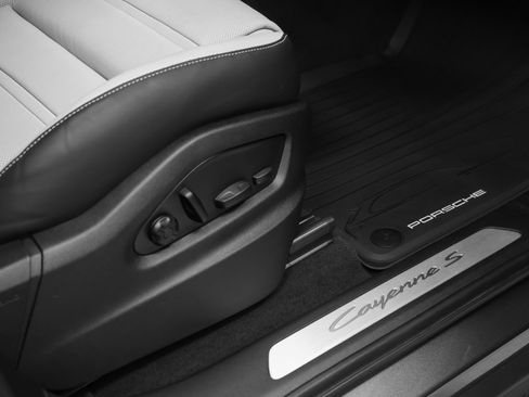 Certified 2026 Porsche Cayenne S AWD/4WD image 22