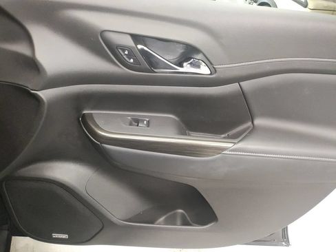 Used 2022 GMC Acadia SLT w/ Preferred Package FWD image 8
