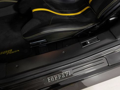 Used 2019 Ferrari 488 Pista Coupe RWD image 32