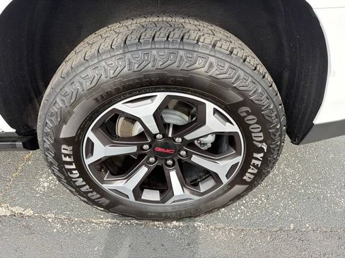 Used 2026 GMC Yukon AT4 Ultimate w/ LPO, Floor Liner Package AWD/4WD image 9