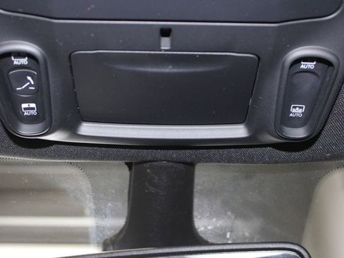 Used 2025 Chrysler Pacifica Limited FWD image 34