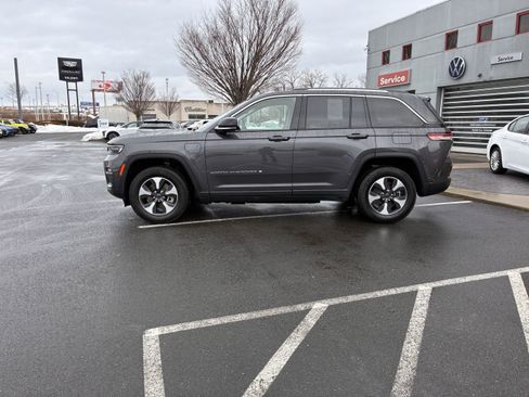 Used 2023 Jeep Grand Cherokee 4WD 4xe image 6