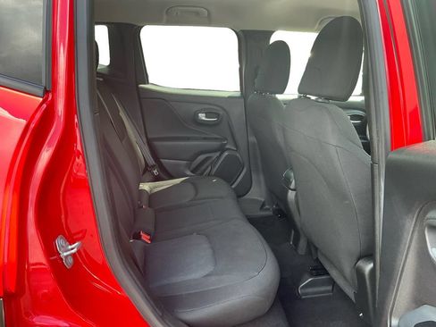 Used 2023 Jeep Renegade Latitude AWD/4WD image 23
