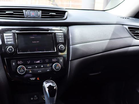 Used 2019 Nissan Rogue SV FWD image 44